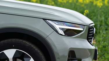 Volvo XC40 - headlight